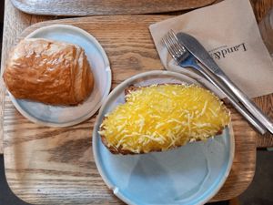 Pain au chocolat and croque monsieur at Land & Monkeys - Turenne in Paris