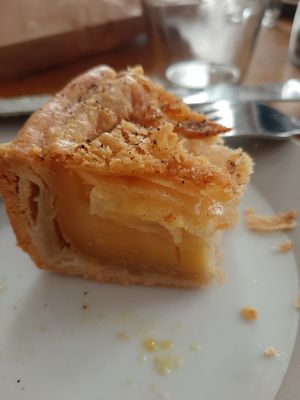 "Quiche lorraine" at Land & Monkeys - Turenne in Paris