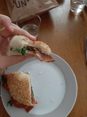 Bagel 🤤 at Land & Monkeys - Turenne in Paris