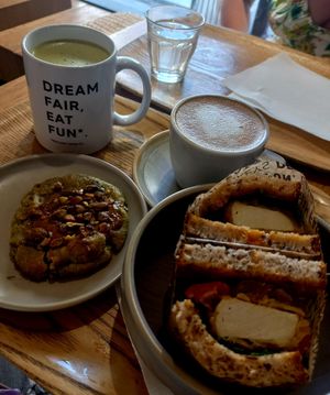 Gluten free sandwich, matcha latte and a pistachio cookie at Land & Monkeys - Turenne in Paris