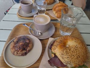 Lunch meal deal - BLT bagel, monkey cookie, allongé with oat milk at Land & Monkeys - Turenne in Paris