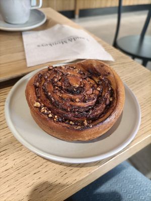 Babka roll at Land & Monkeys - Turenne in Paris