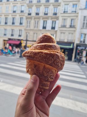 Croissant at Land & Monkeys - Turenne in Paris