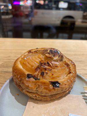 pear   at Land & Monkeys - Turenne in Paris