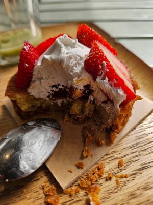 Tartelette fraise at Land & Monkeys - Turenne in Paris