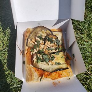 Focaccia with grilled vegetables: delicious at Land & Monkeys - Turenne in Paris