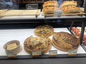 Pizza  at Land & Monkeys - Turenne in Paris