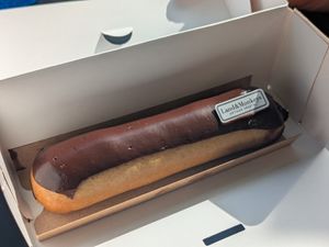 Eclair at Land & Monkeys - Turenne in Paris