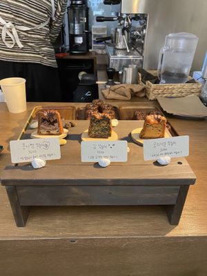 I shoulda tried one of these bc they look so good!  at Duduri Dupang in Seoul