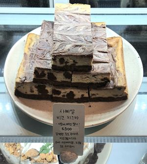 cheesecake bars at Duduri Dupang in Seoul