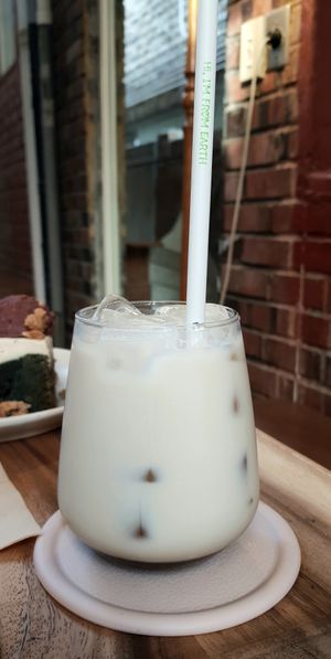 royal oat milk tea at Duduri Dupang in Seoul
