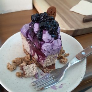Coconut dense "earl gray and blueberry" cake at Duduri Dupang in Seoul