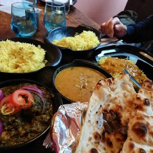 2p vegan menu - 3 currys - plain naan - rice at Indian Summer in Groningen