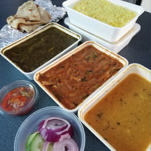 2p menu with 'chicken' kadai, dal, naan, rice, 'chicken' nilgiri, side veggies and extra spice at Indian Summer in Groningen