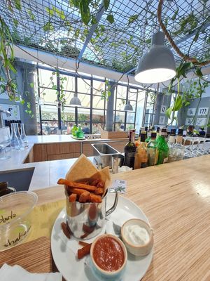  at Shake Café in Florence