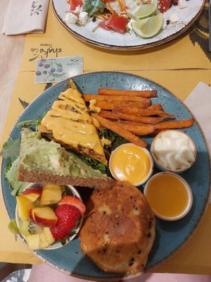 Vegan brunch plate at Shake Café in Florence