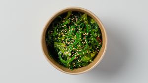 Wakame with sesame at SuRolls in Hamburg