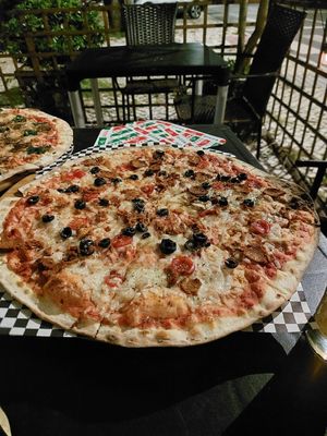 Pizza chouriço vegano at Atelier das Pizzas in Cascais