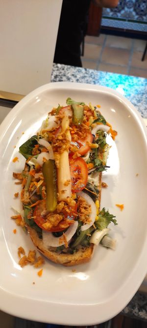 Tosta tanto vegetariana como vegana at Bar Miraflores in Miraflores De La Sierra