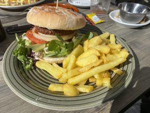 Hamburguesa vegana de heura  at Bar Miraflores in Miraflores De La Sierra