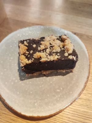 Vegan dessert at Deli Sülz in Cologne