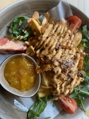 Frietjes met oesterzwammenrendang en mangochutney  at Buitencentrum De Pelen in Ospel