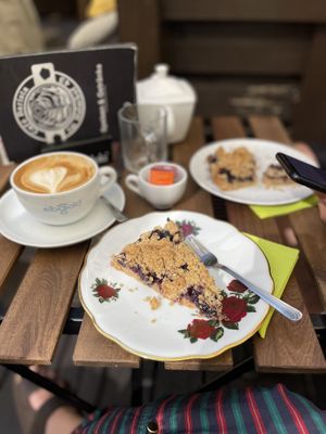 Veganer Blaubeer-Streuselkuchen  at Café Barista in Flensburg