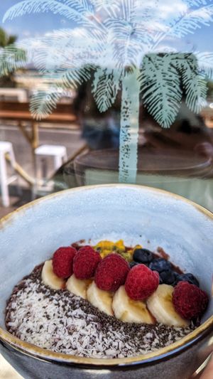 Acaï bowl at V&V in Marseille