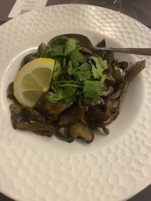 Cogumelos à bulhão pato   at Ai o Alho in Braga