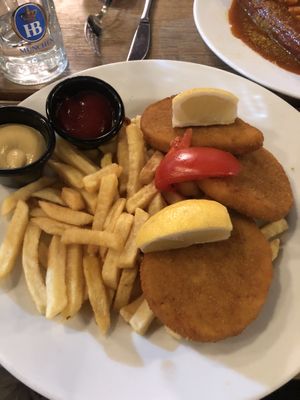 Veganes Schnitzel mit Pommes  at Hofbrau Wirtshaus in Berlin