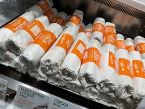 wraps #Veganuary at Mr Clou - Hauptbahnhof in Hamburg