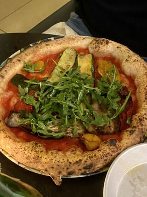Vegane Pizza mit gegrilltem Gemüse   at Piu in Bern