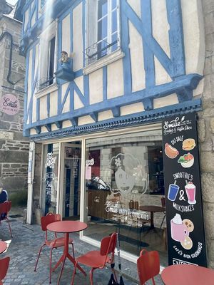 Cafe outside   at Emilie and the Cool Kids in Quimper