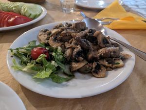 Mushrooms with garlic at Lava in Corfu