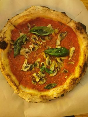 Pizza Marinara with mushrooms at Pizza Hood in Thessaloniki