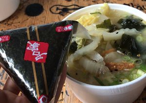 Vegane Onigiri Tasche und vegane Udon Suppe   at nosh Dortmund in Dortmund
