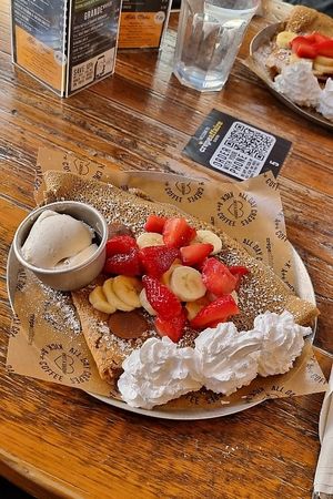 The whole shebang (vegan chocolate, strawberries, bananas, vegan whipped cream and vegan vanilla ice cream) at Crêpeaffaire in North London