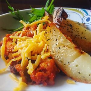 Vegan chilli and potato wedges at Nosh in Leeds