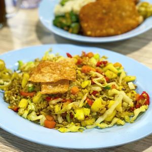 Pineapple fried rice at Jin Hong Vegetarian 金红素食 - Bugis in Central Singapore