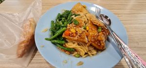 Noodle with 3 dishes and 1 crruy puff for $3.80 at Jin Hong Vegetarian 金红素食 - Bugis in Central Singapore