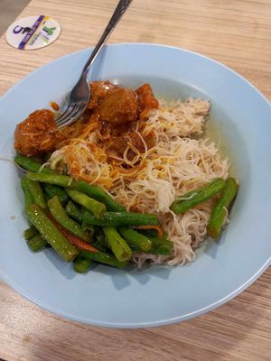 Bee hon, green beans, rendang mutton at Jin Hong Vegetarian 金红素食 - Bugis in Central Singapore