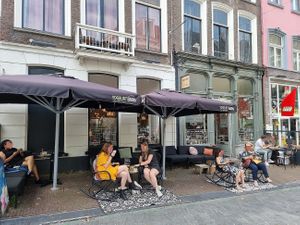 front + outdoor seating at YB by Yoghurt Barn in Nijmegen