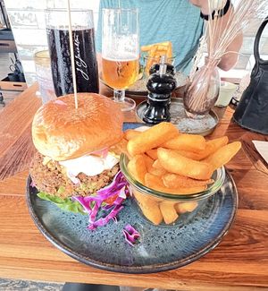 Quinoaburger mit Fries und Knoblaumayo  at Cafe Marina in Hvide Sande