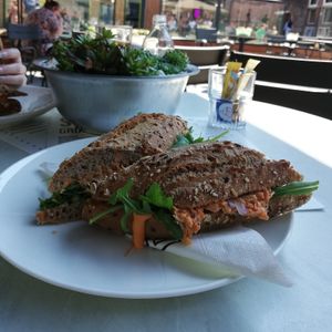 Vegan Tuna sriracha rucola sandwich at Stach in Groningen