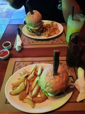 Y olvide sacarle fotos a las BBQ coliflor ball que estaban muy buenas! at Enki in Valdivia