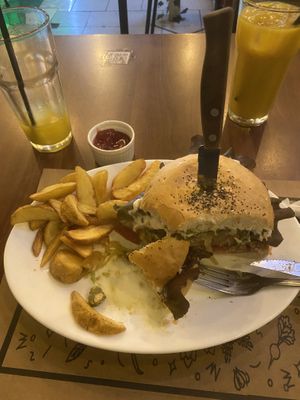 Exquisito el sándwich el teniente Dan  at Enki in Valdivia