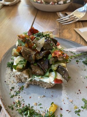 Broodje Hummus Gegrilde Groenten   at Coffee Break in Groningen