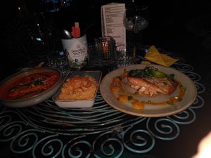 Thaise curry met gebakken rijst (veg) en zalm at Mr Smith's Loft in Groningen