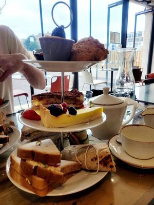  at Holy Cow Lounge in Edinburgh