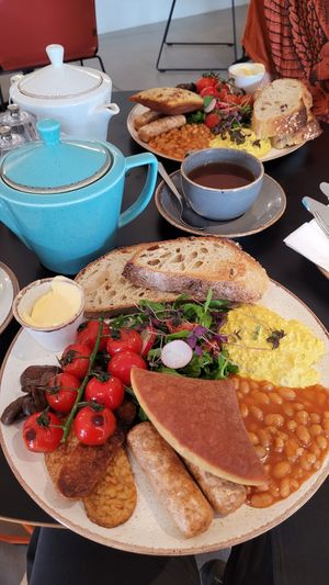 Le full vegan breakfast, parfait avant de partir à l'aventure ! at Holy Cow Lounge in Edinburgh